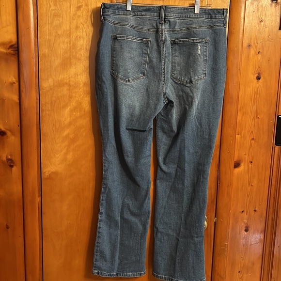 Curvy Boot Cut Jeans Size 18R - Picture 3 of 5